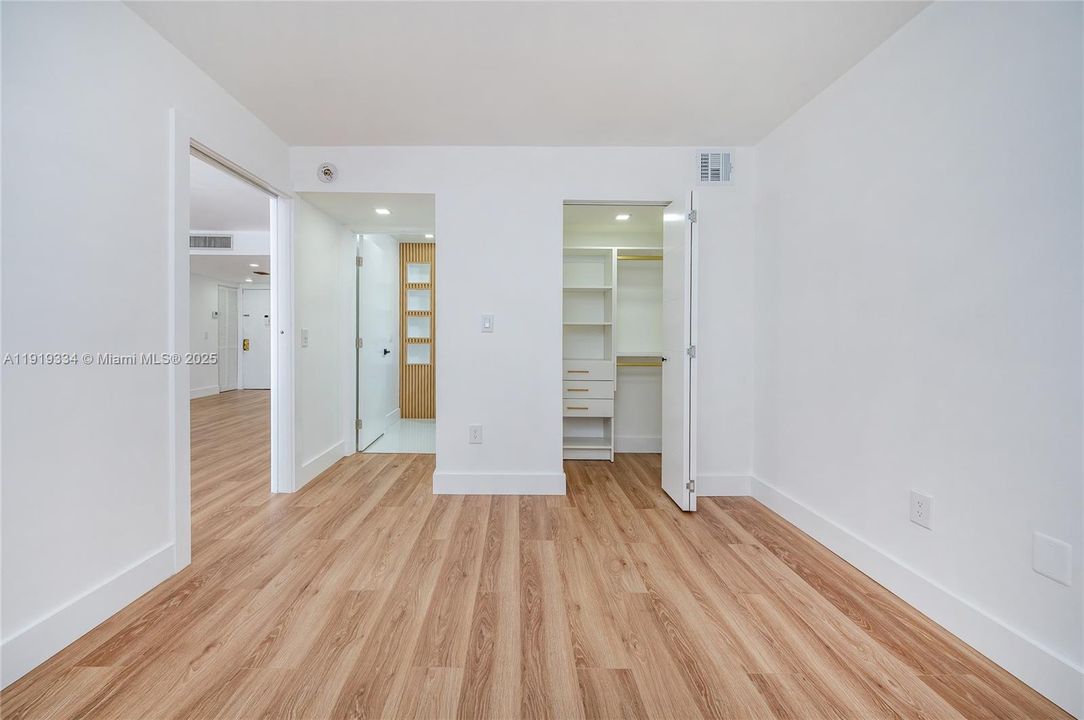 For Sale: $324,500 (2 beds, 2 baths, 985 Square Feet)