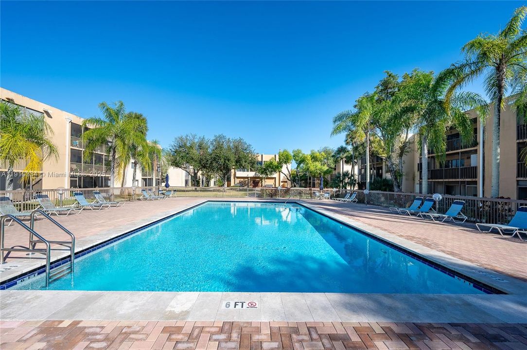 For Sale: $324,500 (2 beds, 2 baths, 985 Square Feet)