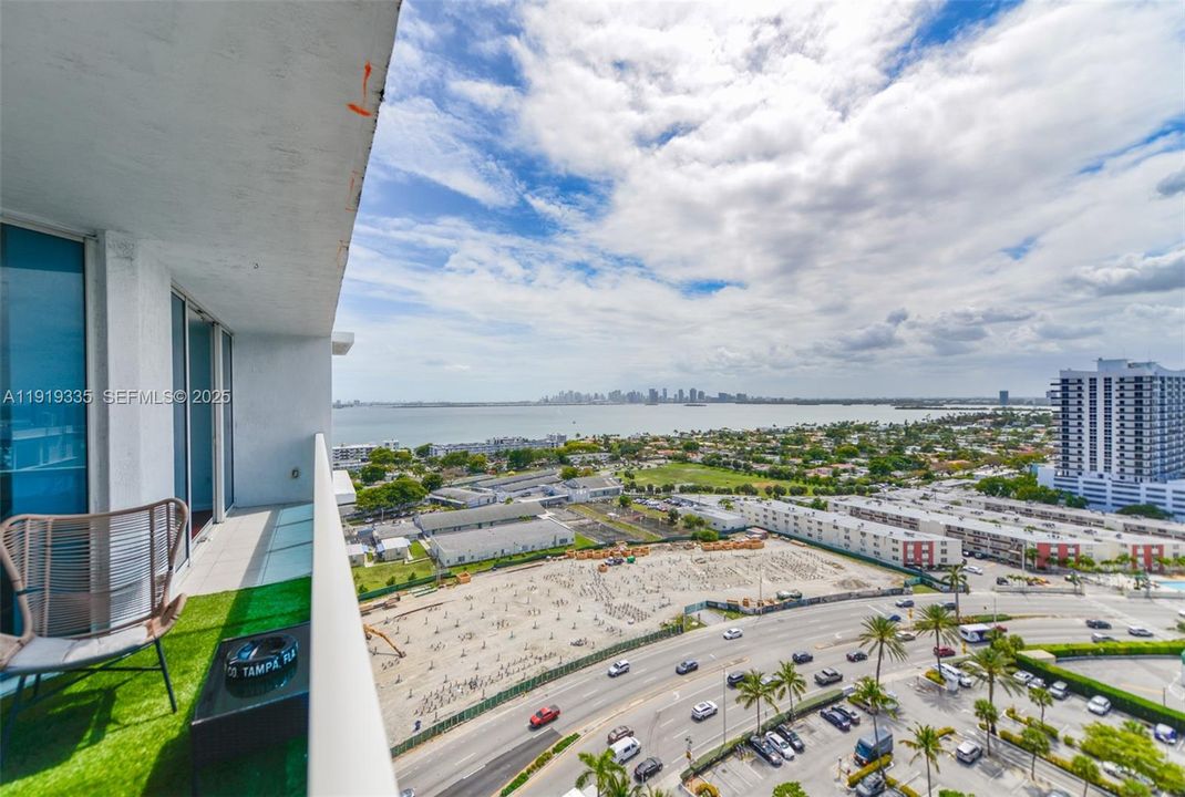 For Sale: $450,000 (2 beds, 2 baths, 1221 Square Feet)