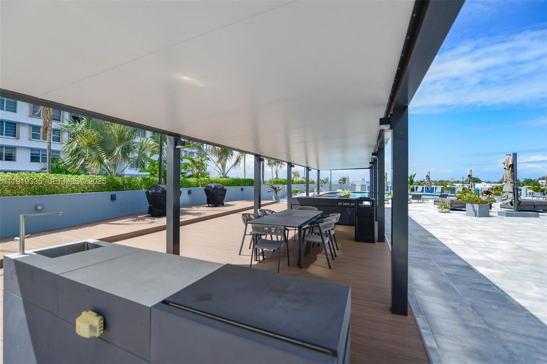 For Sale: $450,000 (2 beds, 2 baths, 1221 Square Feet)