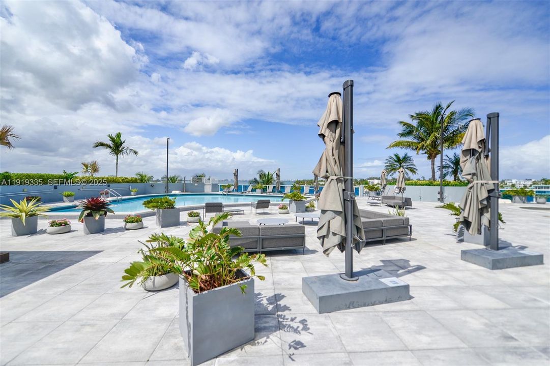 For Sale: $450,000 (2 beds, 2 baths, 1221 Square Feet)