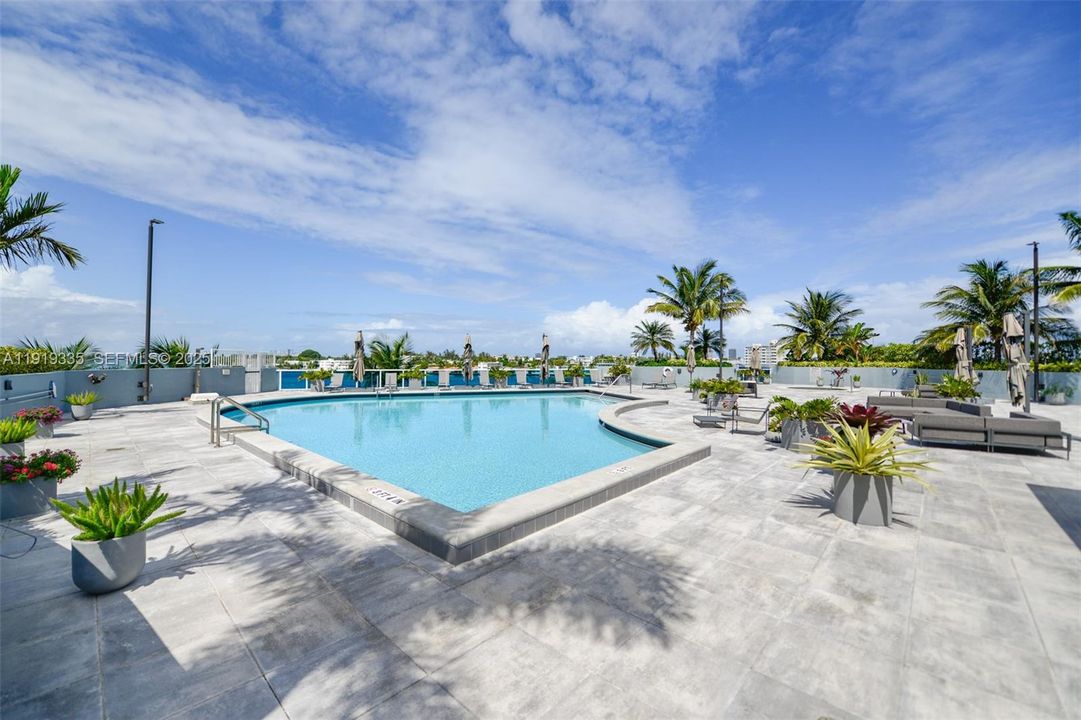 For Sale: $450,000 (2 beds, 2 baths, 1221 Square Feet)