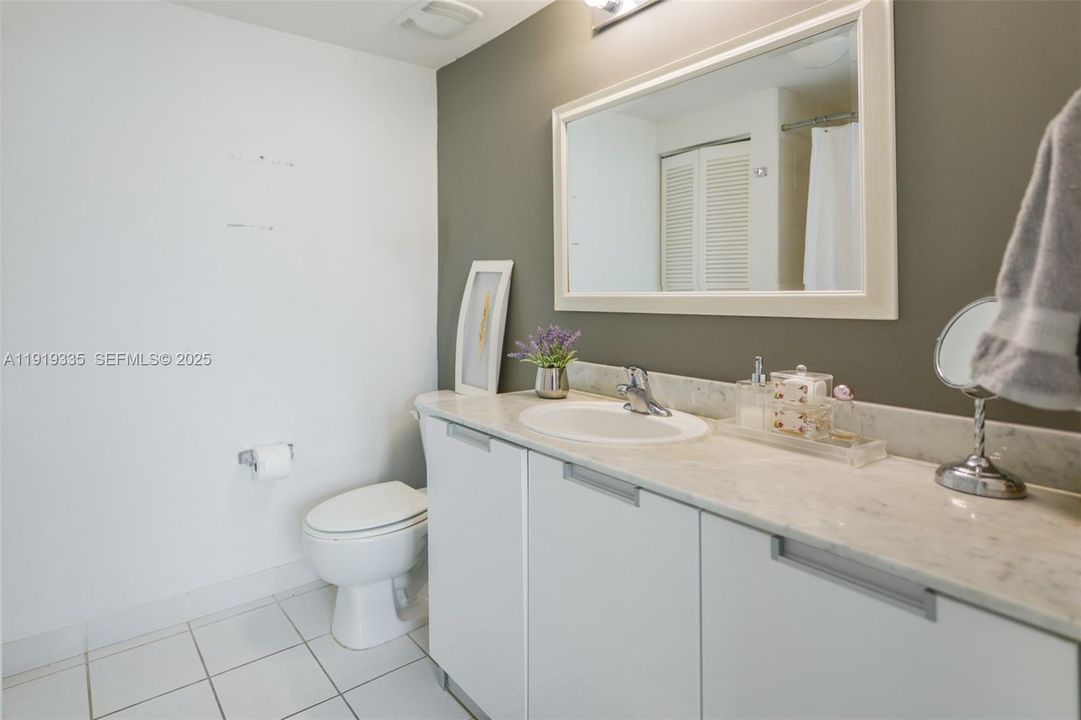 For Sale: $450,000 (2 beds, 2 baths, 1221 Square Feet)