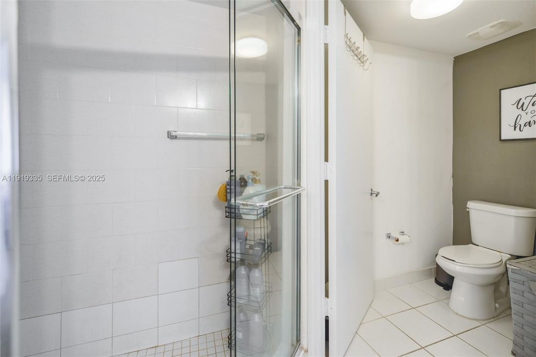 For Sale: $450,000 (2 beds, 2 baths, 1221 Square Feet)