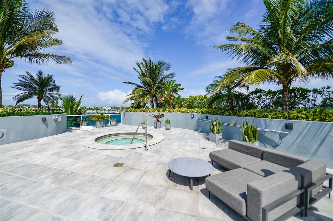 For Sale: $450,000 (2 beds, 2 baths, 1221 Square Feet)