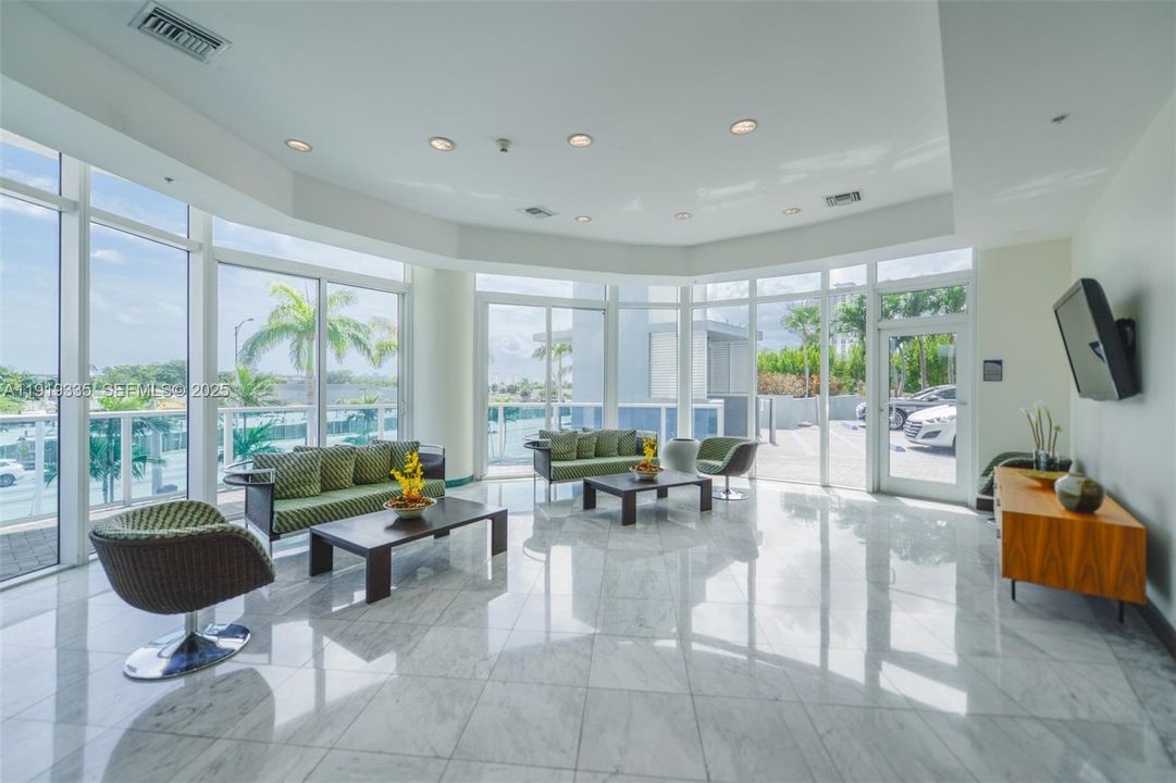 For Sale: $450,000 (2 beds, 2 baths, 1221 Square Feet)