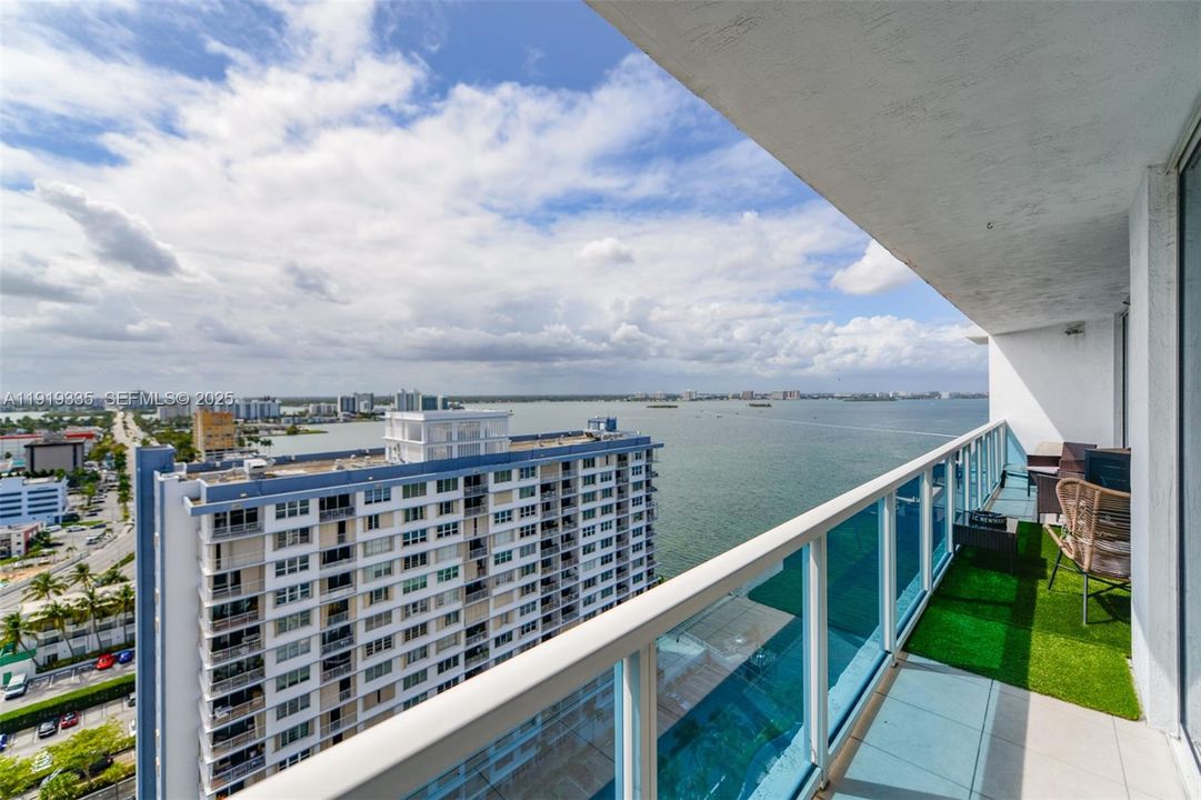 For Sale: $450,000 (2 beds, 2 baths, 1221 Square Feet)