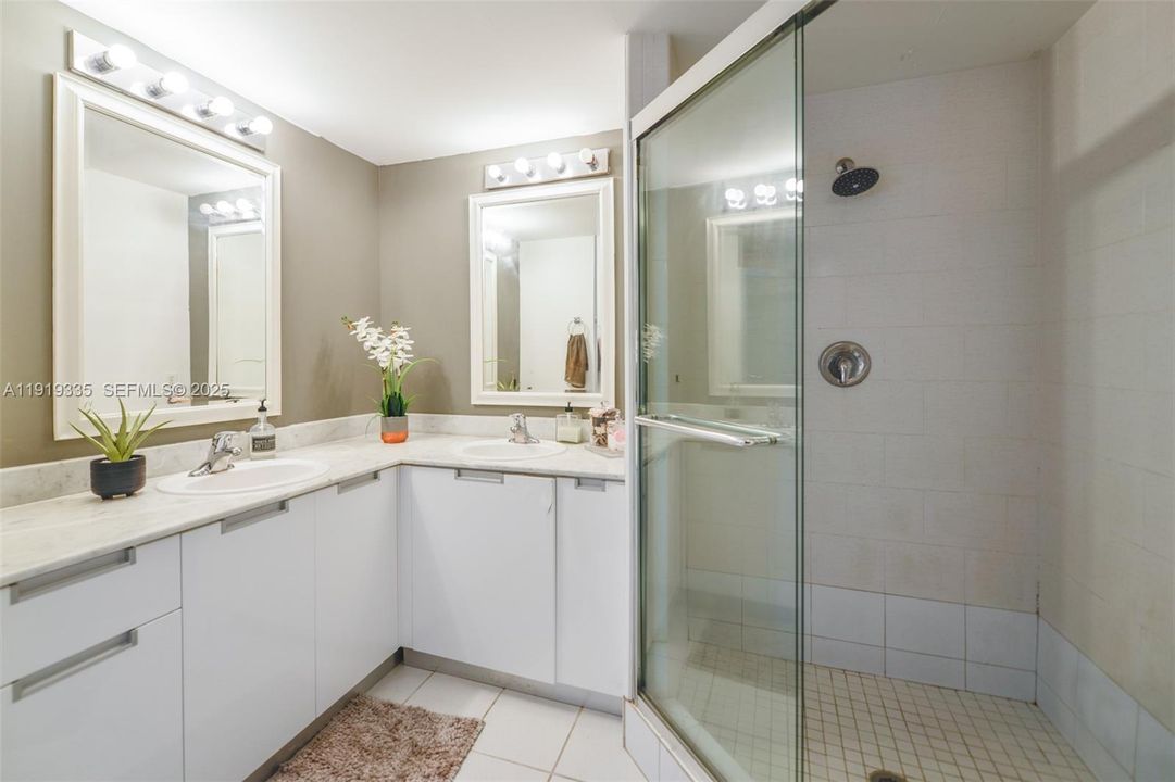 For Sale: $450,000 (2 beds, 2 baths, 1221 Square Feet)