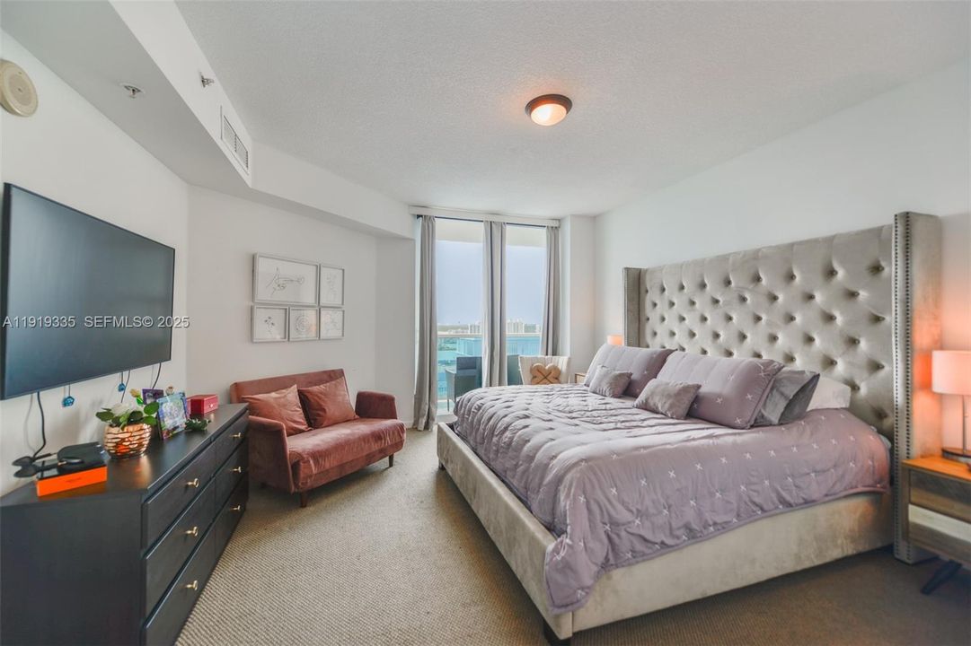 For Sale: $450,000 (2 beds, 2 baths, 1221 Square Feet)