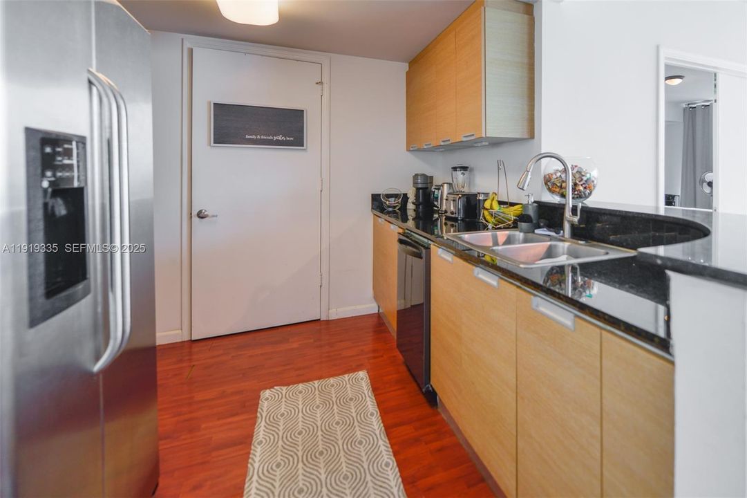 For Sale: $450,000 (2 beds, 2 baths, 1221 Square Feet)