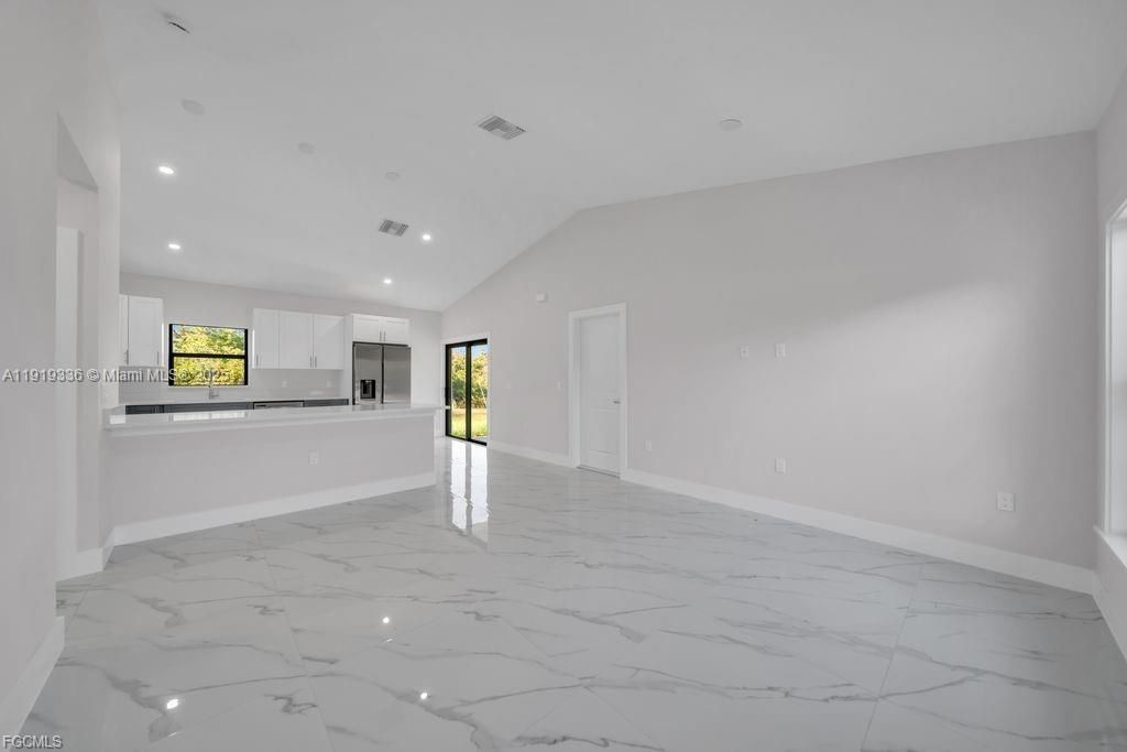 待售: $288,000 (3 贝兹, 2 浴室, 0 平方英尺)