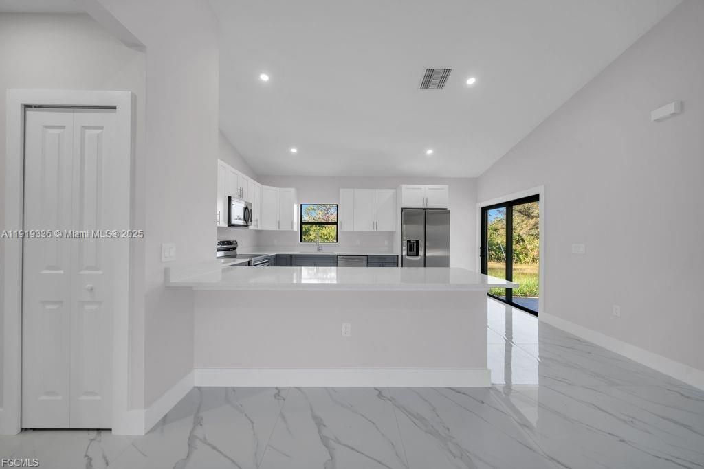 待售: $288,000 (3 贝兹, 2 浴室, 0 平方英尺)