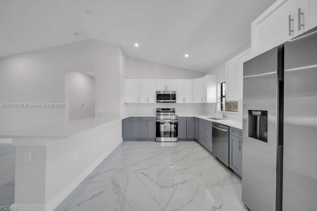 待售: $288,000 (3 贝兹, 2 浴室, 0 平方英尺)