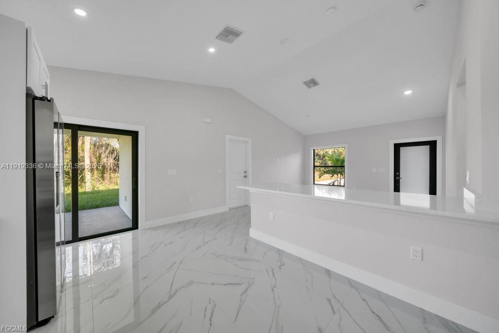 待售: $288,000 (3 贝兹, 2 浴室, 0 平方英尺)