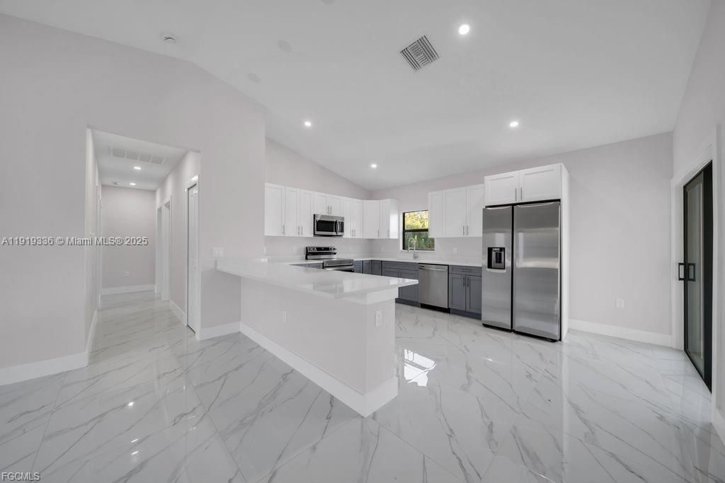 待售: $288,000 (3 贝兹, 2 浴室, 0 平方英尺)