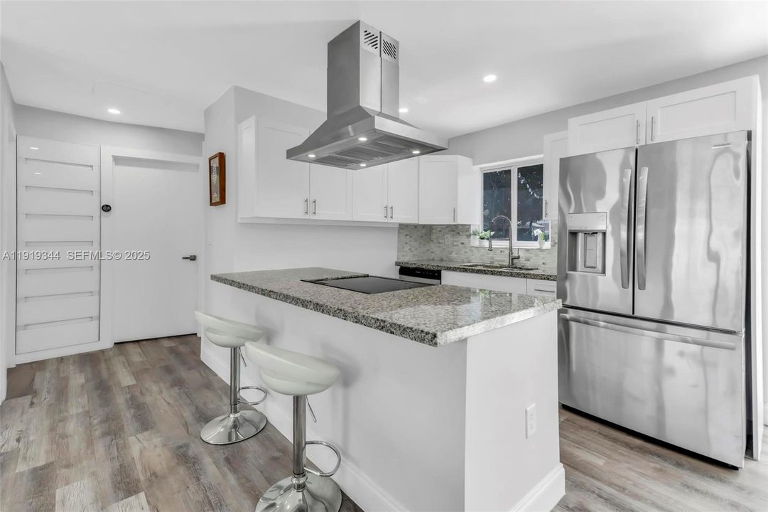 待售: $499,900 (3 贝兹, 2 浴室, 1056 平方英尺)