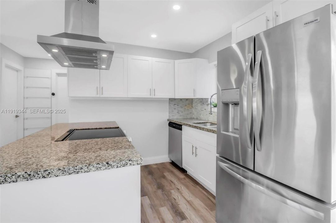 待售: $499,900 (3 贝兹, 2 浴室, 1056 平方英尺)