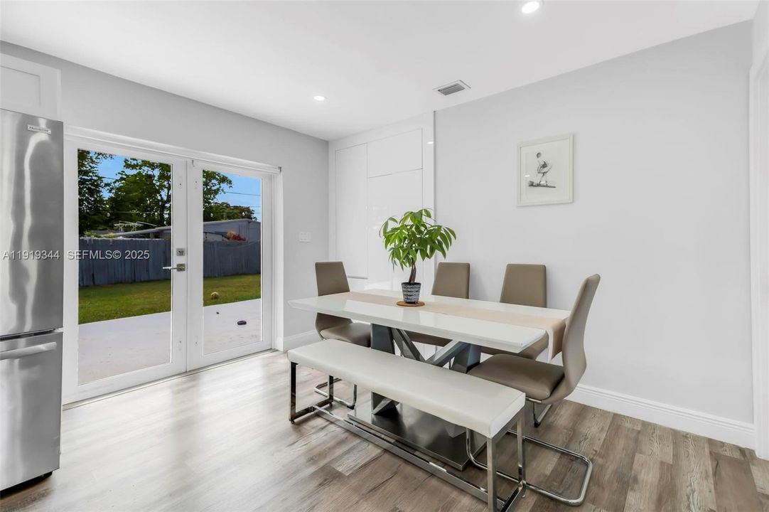 待售: $499,900 (3 贝兹, 2 浴室, 1056 平方英尺)