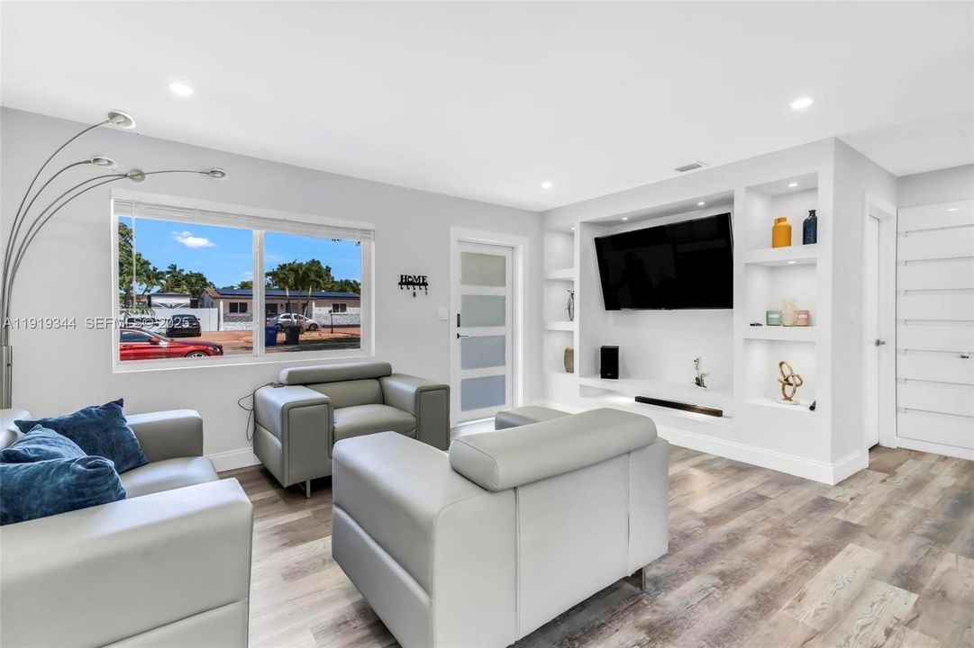 待售: $499,900 (3 贝兹, 2 浴室, 1056 平方英尺)