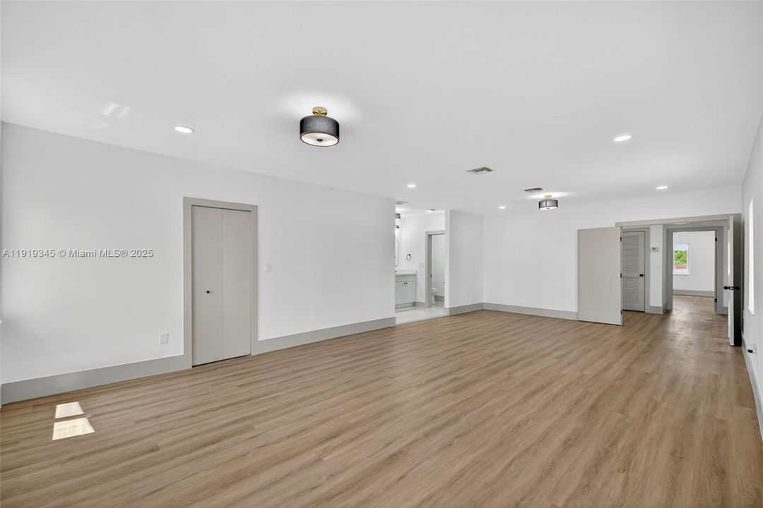 待售: $940,017 (6 贝兹, 4 浴室, 4189 平方英尺)