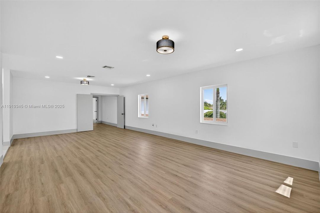 待售: $940,017 (6 贝兹, 4 浴室, 4189 平方英尺)