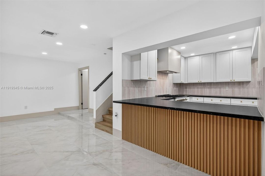 待售: $940,017 (6 贝兹, 4 浴室, 4189 平方英尺)