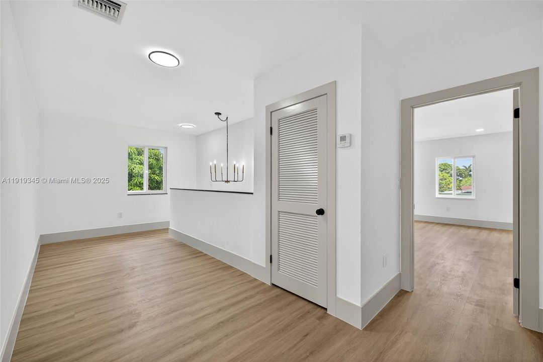 待售: $940,017 (6 贝兹, 4 浴室, 4189 平方英尺)