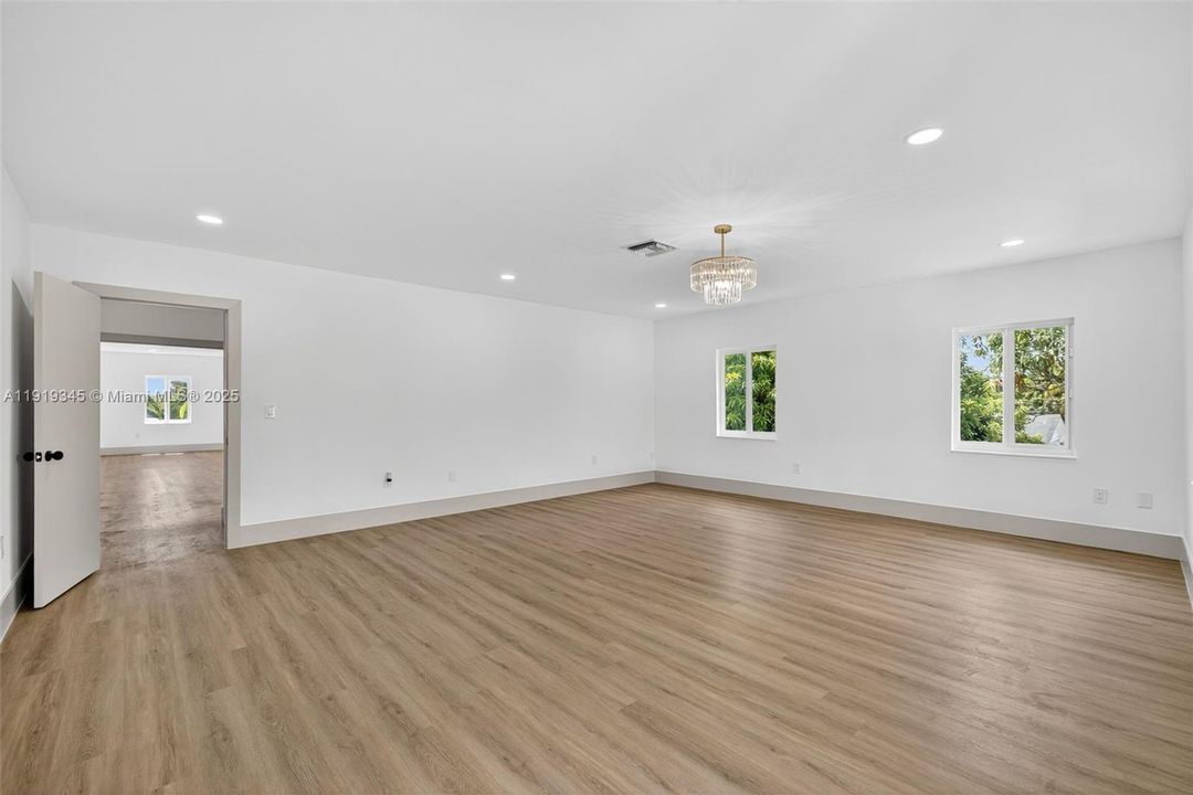 待售: $940,017 (6 贝兹, 4 浴室, 4189 平方英尺)