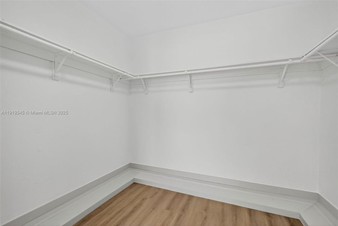 待售: $940,017 (6 贝兹, 4 浴室, 4189 平方英尺)