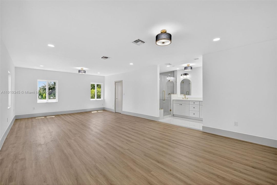 待售: $940,017 (6 贝兹, 4 浴室, 4189 平方英尺)