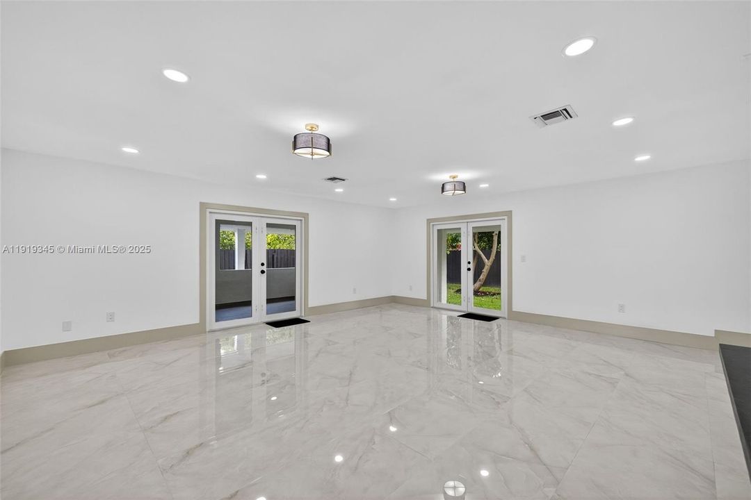 待售: $940,017 (6 贝兹, 4 浴室, 4189 平方英尺)