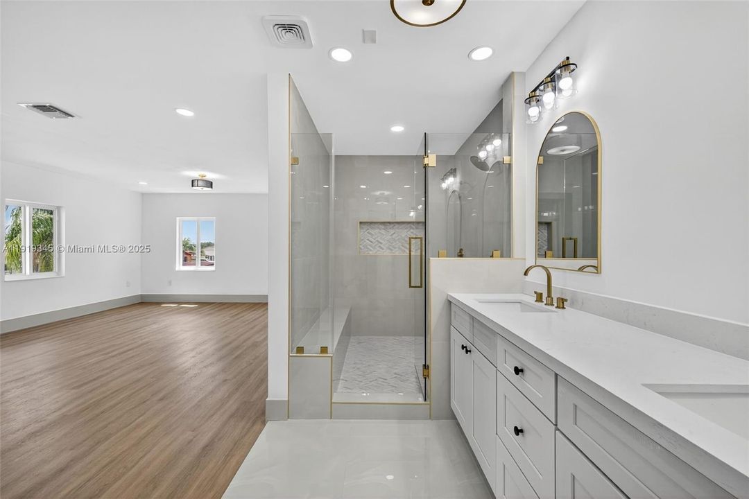 待售: $940,017 (6 贝兹, 4 浴室, 4189 平方英尺)