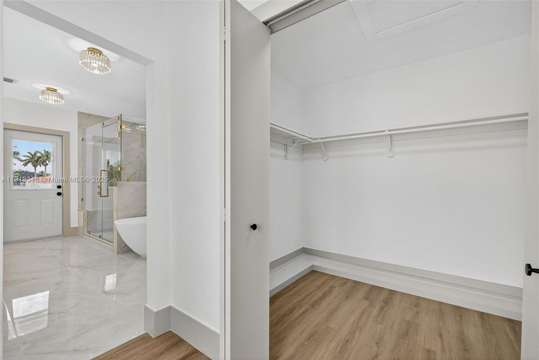 待售: $940,017 (6 贝兹, 4 浴室, 4189 平方英尺)