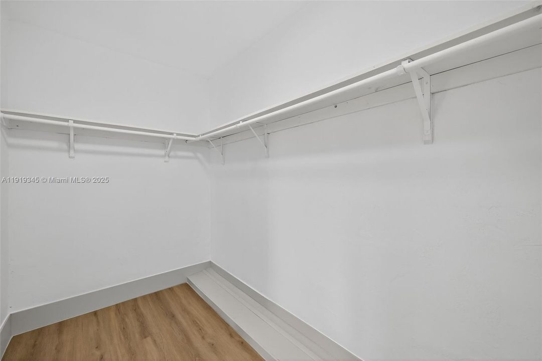 待售: $940,017 (6 贝兹, 4 浴室, 4189 平方英尺)