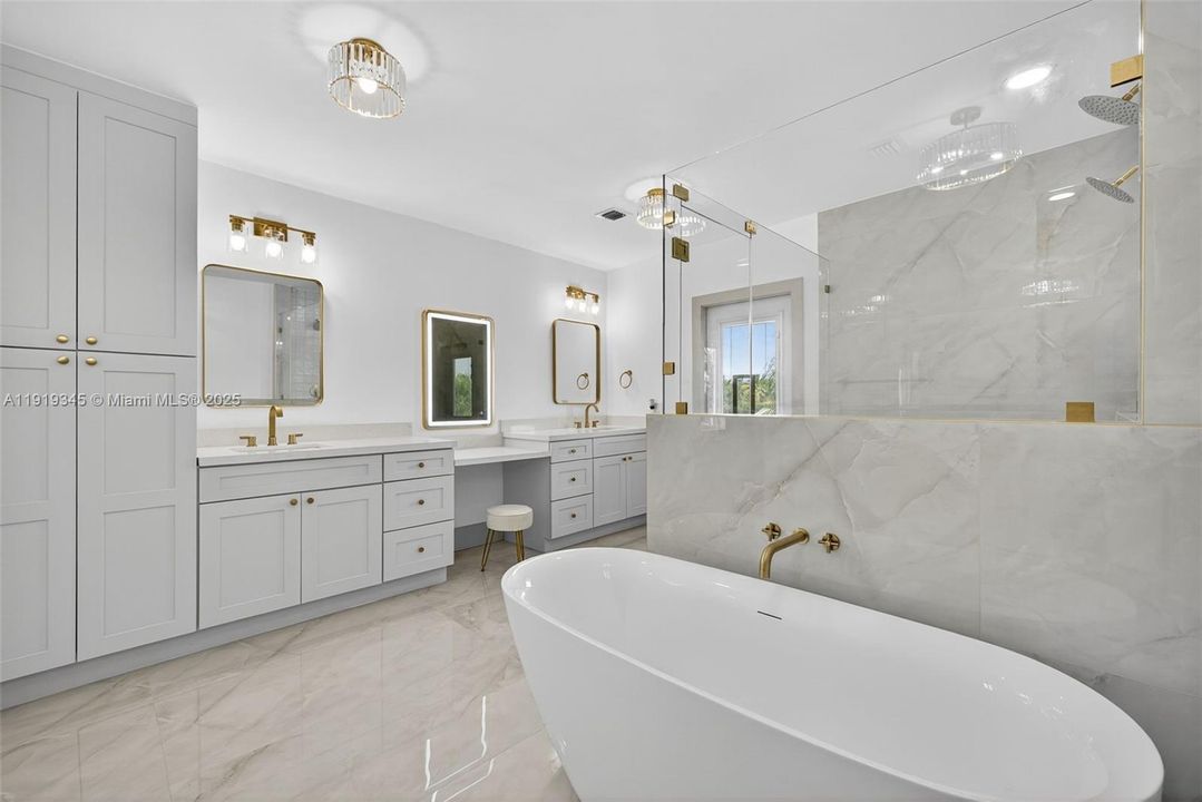 待售: $940,017 (6 贝兹, 4 浴室, 4189 平方英尺)