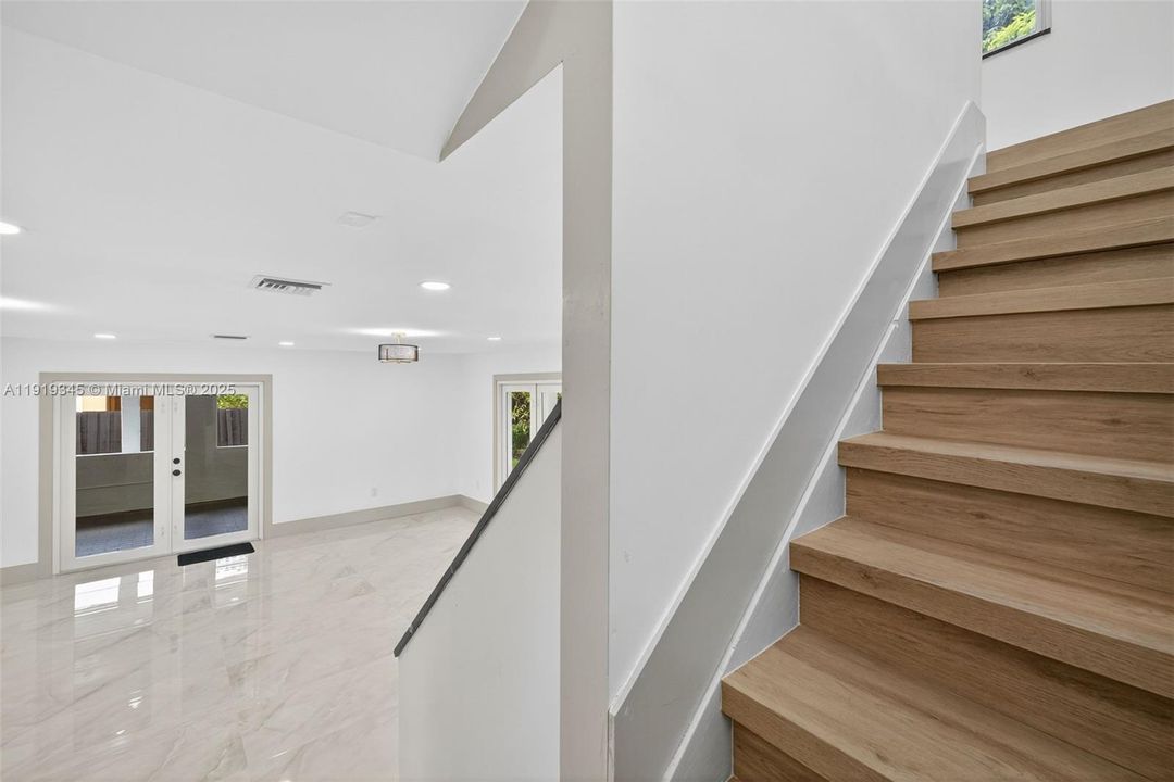 待售: $940,017 (6 贝兹, 4 浴室, 4189 平方英尺)