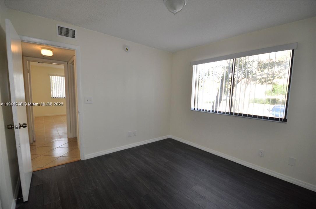 待售: $270,000 (3 贝兹, 2 浴室, 1263 平方英尺)