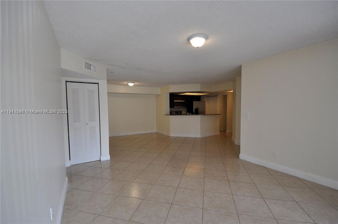 待售: $270,000 (3 贝兹, 2 浴室, 1263 平方英尺)