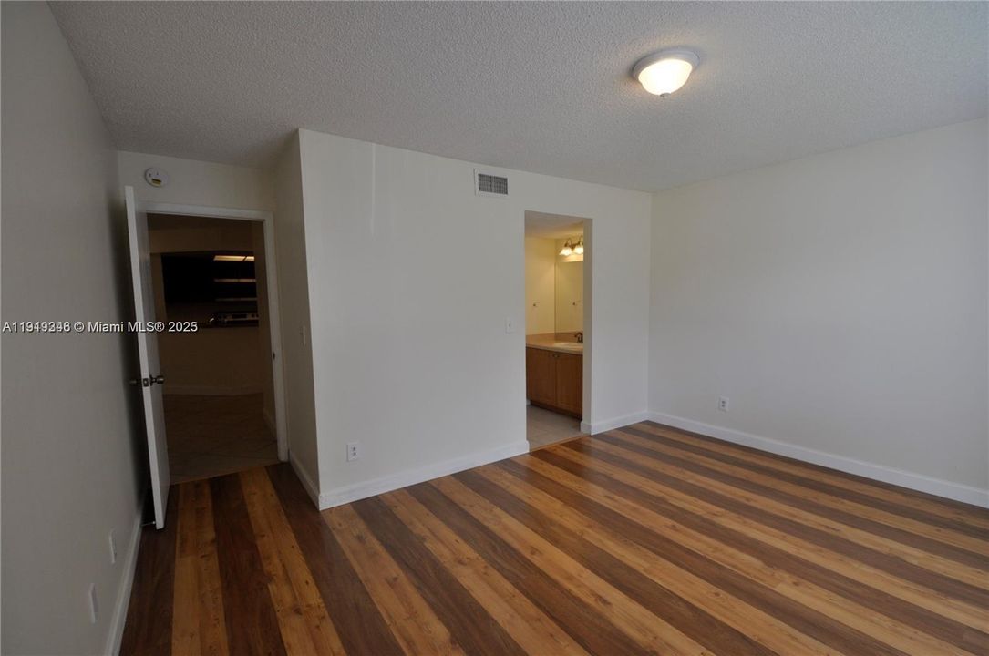 待售: $270,000 (3 贝兹, 2 浴室, 1263 平方英尺)