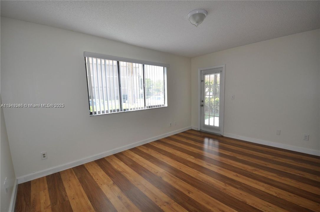 待售: $270,000 (3 贝兹, 2 浴室, 1263 平方英尺)