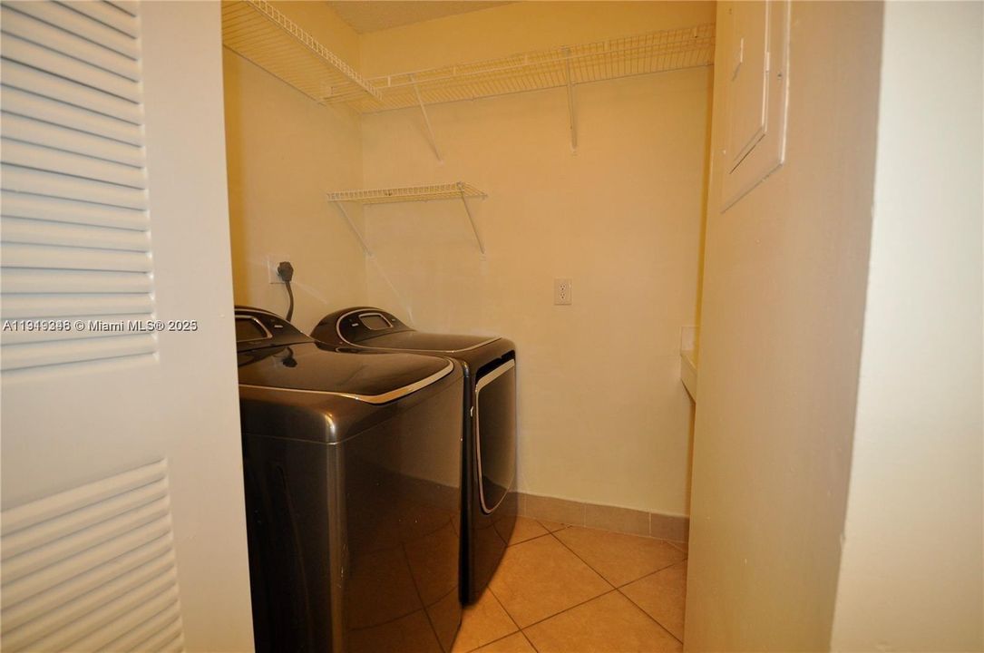 待售: $270,000 (3 贝兹, 2 浴室, 1263 平方英尺)