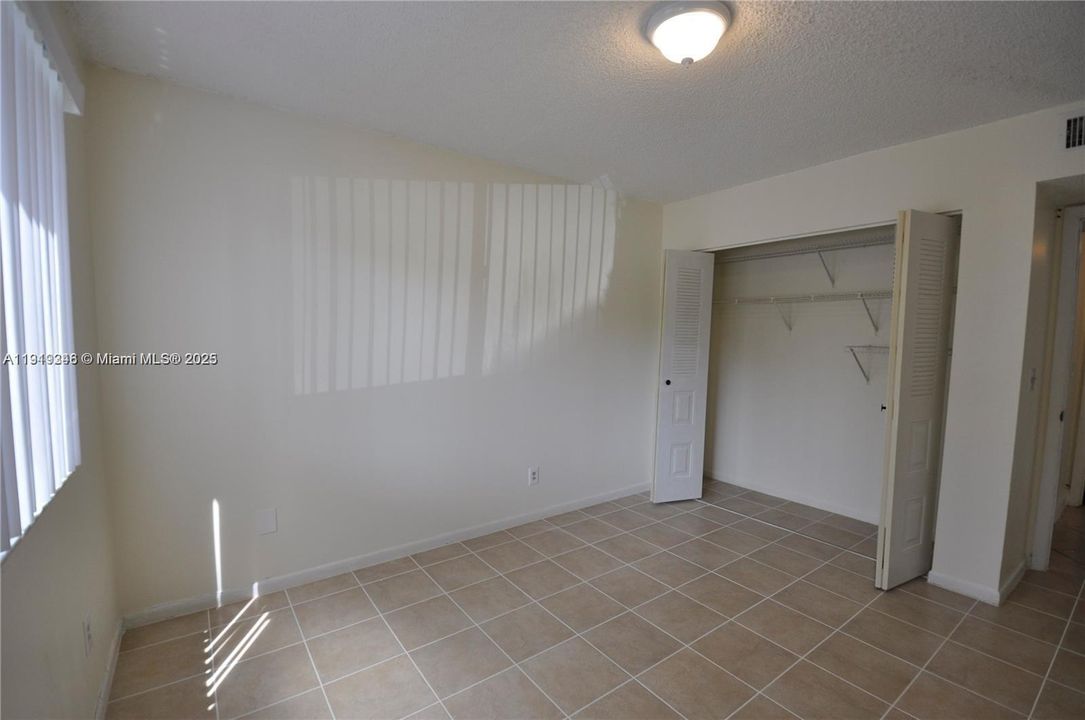 待售: $270,000 (3 贝兹, 2 浴室, 1263 平方英尺)