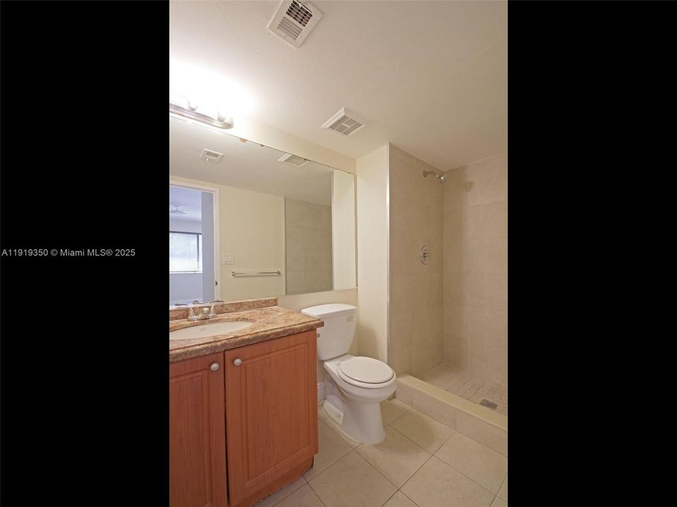 Под контрактом: $2,000 (2 спален, 2 ванн, 910 Квадратных фут)