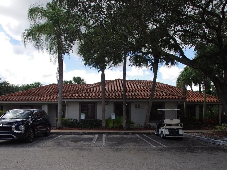 Под контрактом: $2,000 (2 спален, 2 ванн, 910 Квадратных фут)