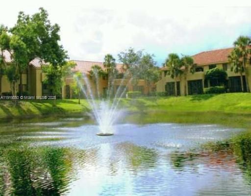 Под контрактом: $2,000 (2 спален, 2 ванн, 910 Квадратных фут)