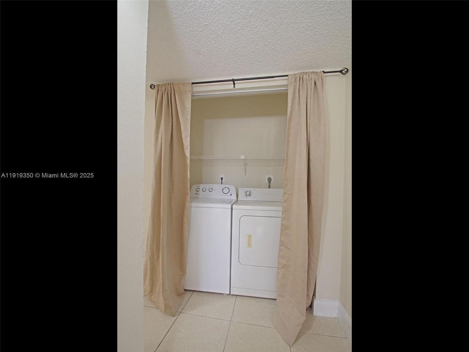 Под контрактом: $2,000 (2 спален, 2 ванн, 910 Квадратных фут)