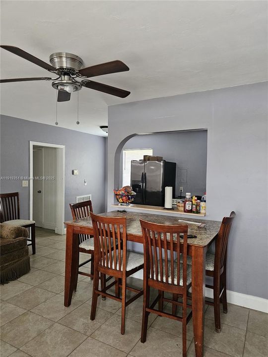 For Sale: $340,000 (3 beds, 1 baths, 916 Square Feet)