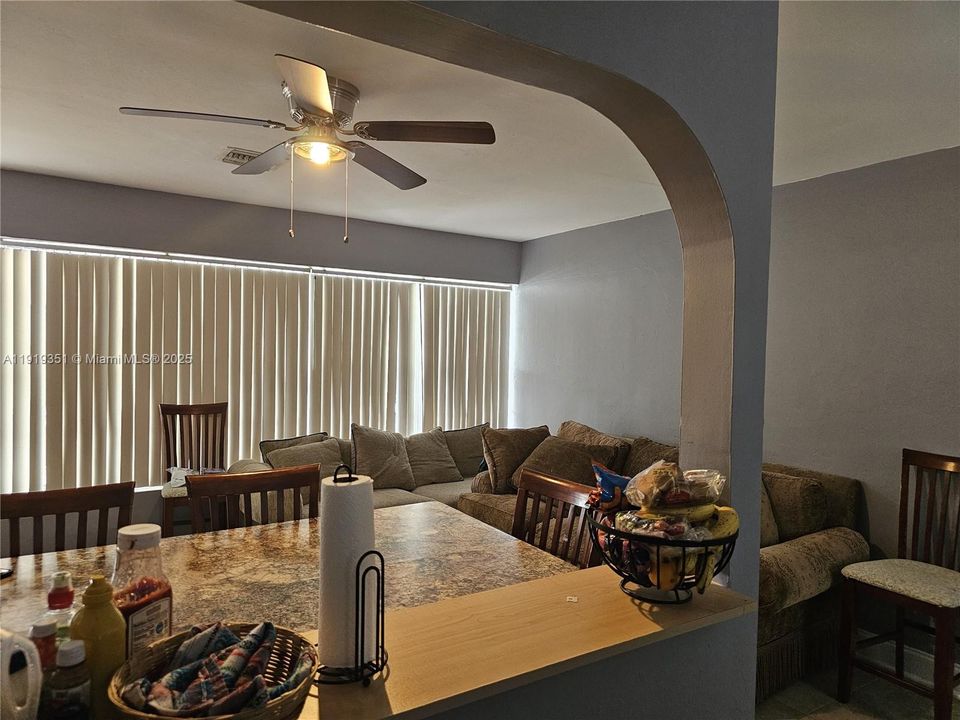 For Sale: $340,000 (3 beds, 1 baths, 916 Square Feet)