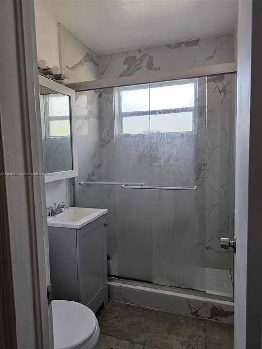 For Sale: $340,000 (3 beds, 1 baths, 916 Square Feet)