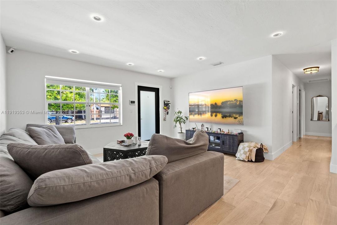 For Sale: $849,999 (4 beds, 3 baths, 1764 Square Feet)